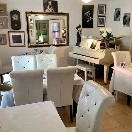 The Gallery B&b, The Glen, ,county Cork * Kinsale