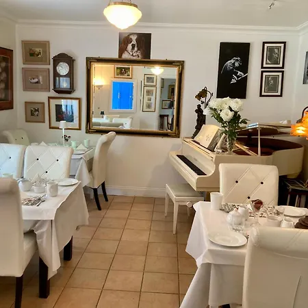 The Gallery B&b, The Glen, ,county Cork *
